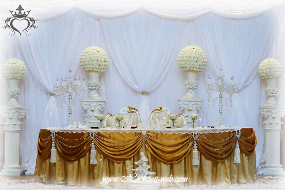 Hochzeitsdekoration-in-Gold-Deko-Barock-Brauttisch--1