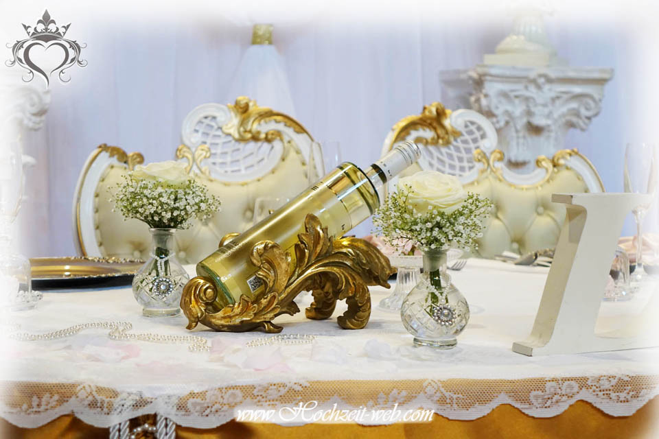 Hochzeitsdekoration-in-Gold-Farbe-Barock-Brauttisch