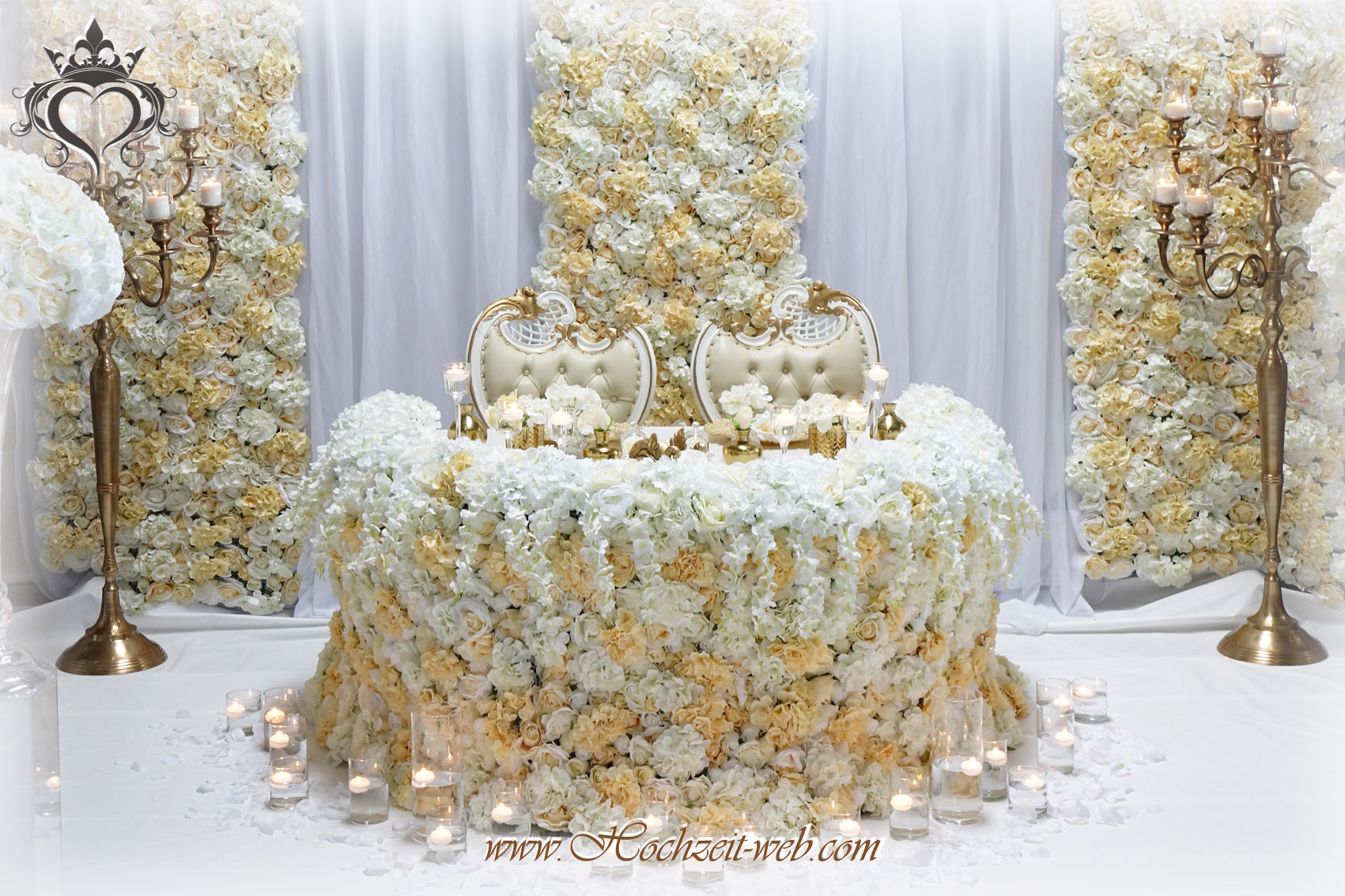 Hochzeitsdeko Blumenwand champagner creme