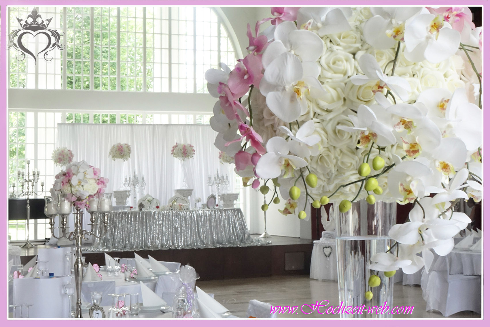Hochzeitsdekoration-Silber--Brauttisch-mit-Orchideen