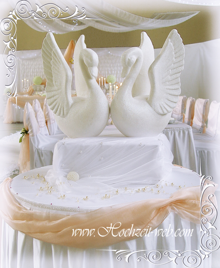 hochzeitsdekoration-schwaene-lachs