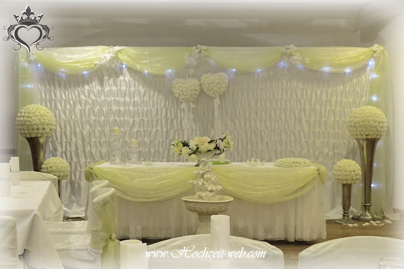 hochzeitsdekoration-bodenvasen