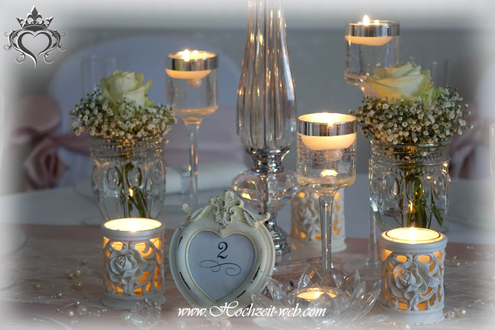 hochzeitsdekoration-altrosa-schwiemkerzen-rosen-vase